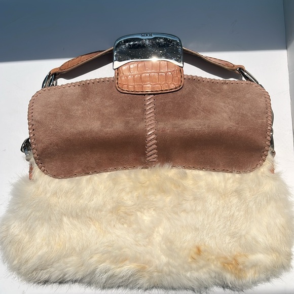 Auth. Vintage Tod's Rabbit Fur Suede/Leather Shoulder Handbag - Picture 6 of 16